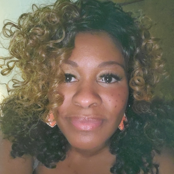 Meet your Posher, Lavene - Picture 3 of 8